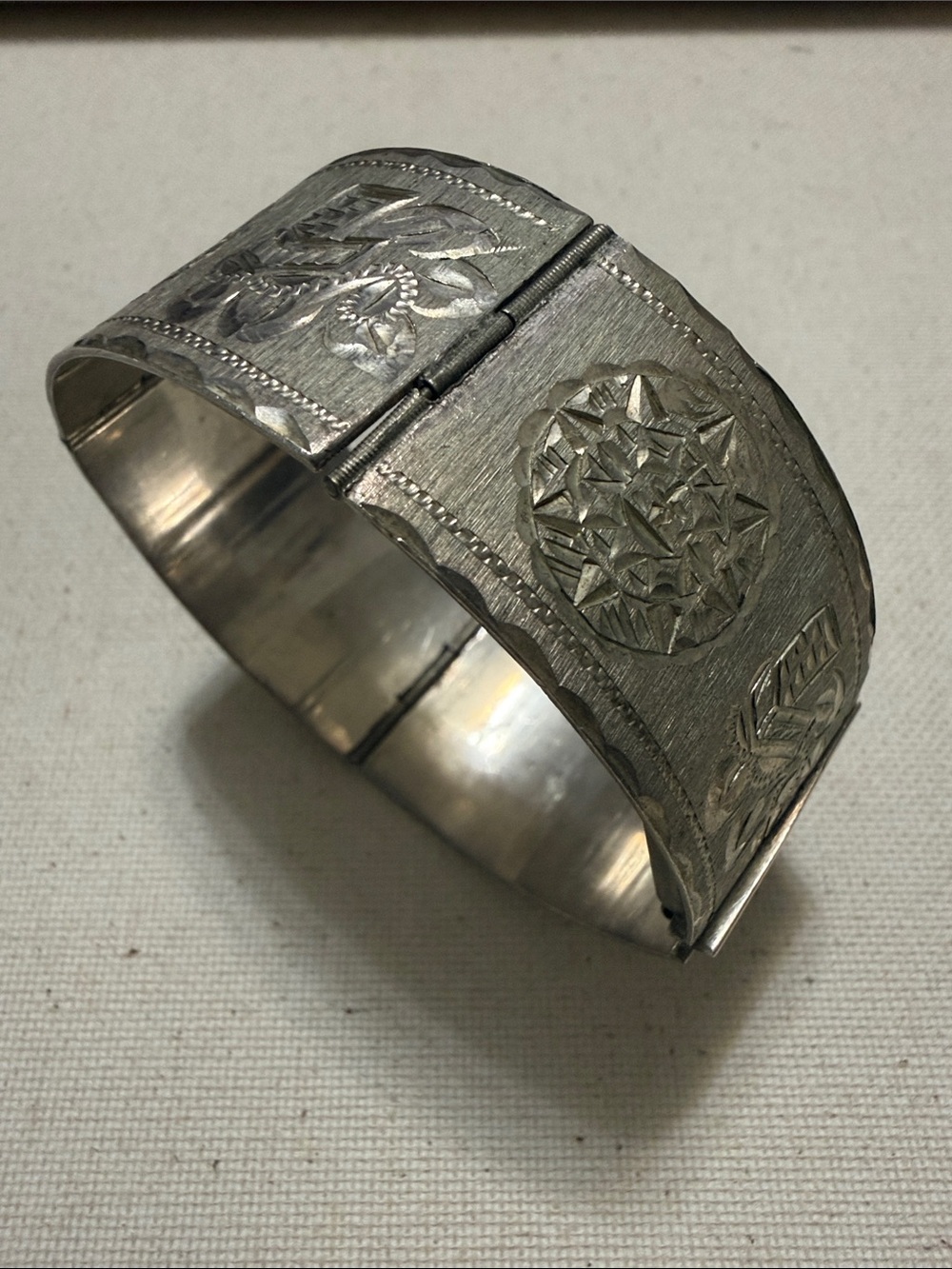 Vintage Stunning Sterling Silver 925 Engraved Hinged Cuff Bracelet 7 inch